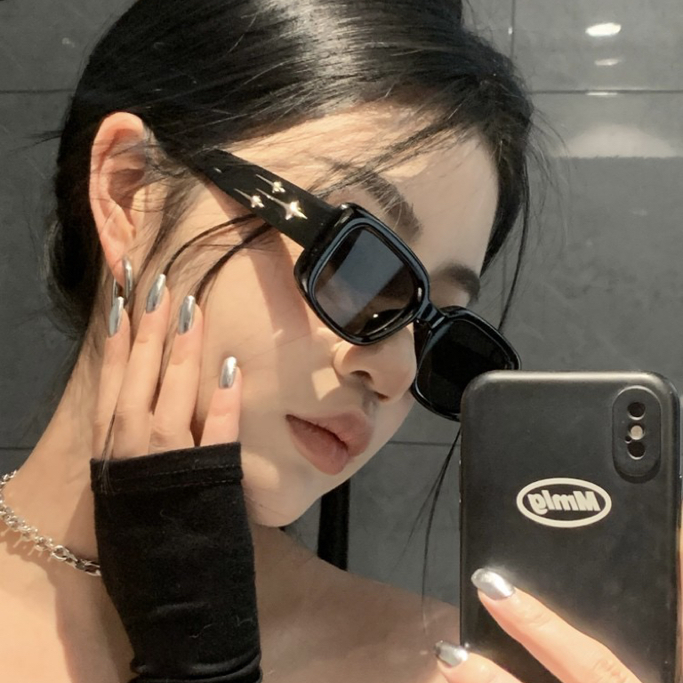 Women Fashion Glasses - Retro Y2K Style Small Square Sunglasses